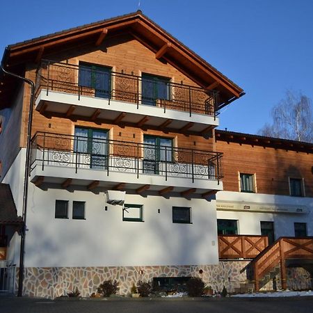 Tri Kopy*** - Penzion, Restauracia A Pizza Smrečany Exterior foto